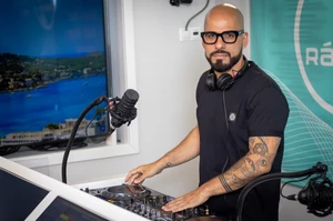 Lotfi Begi és Léna feldolgozta a Gyöngyhajú lányt 
