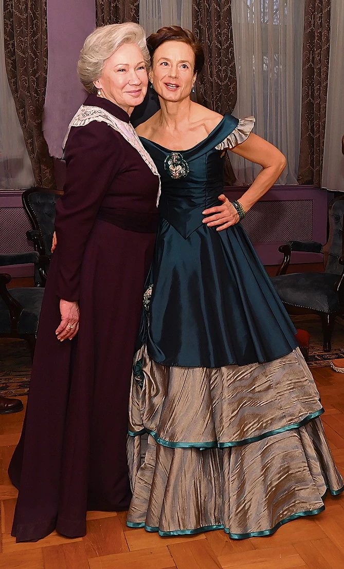 Az Udvaros által megformált Estella lányát Tóth Auguszta alakítja