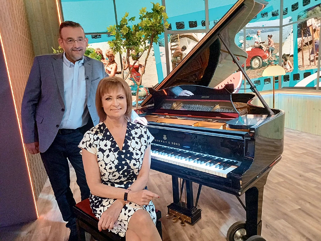 Sztankay Ádámmal. A Hogy volt? mellett az Almárium és az Agytorna műsorvezetője is (Fotó: Archív)