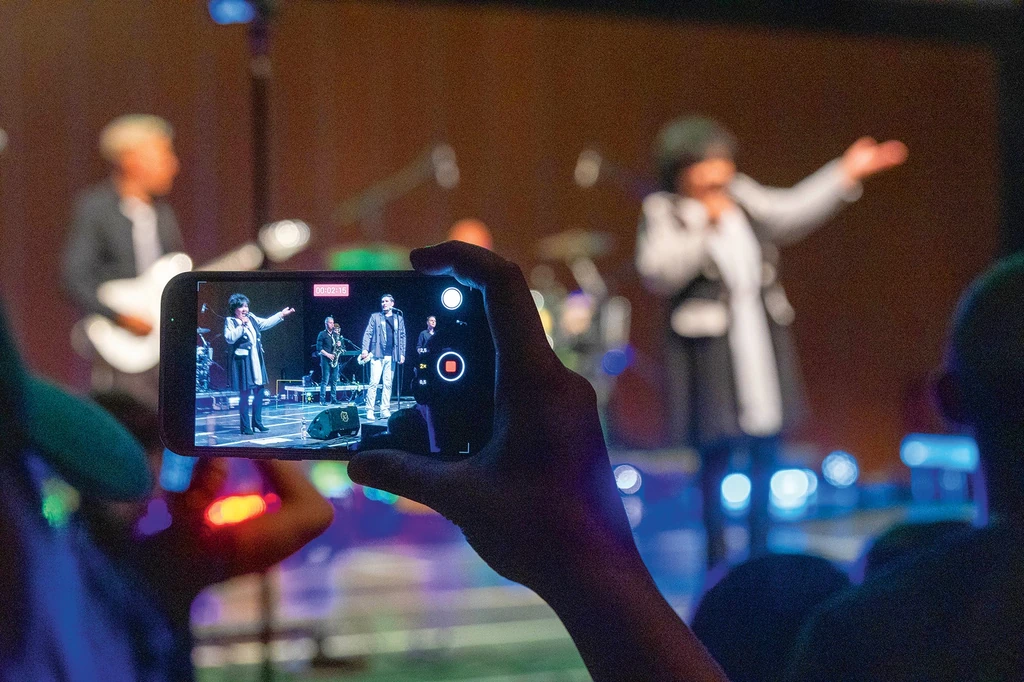 Sokan fotózták, videózták Dollyt