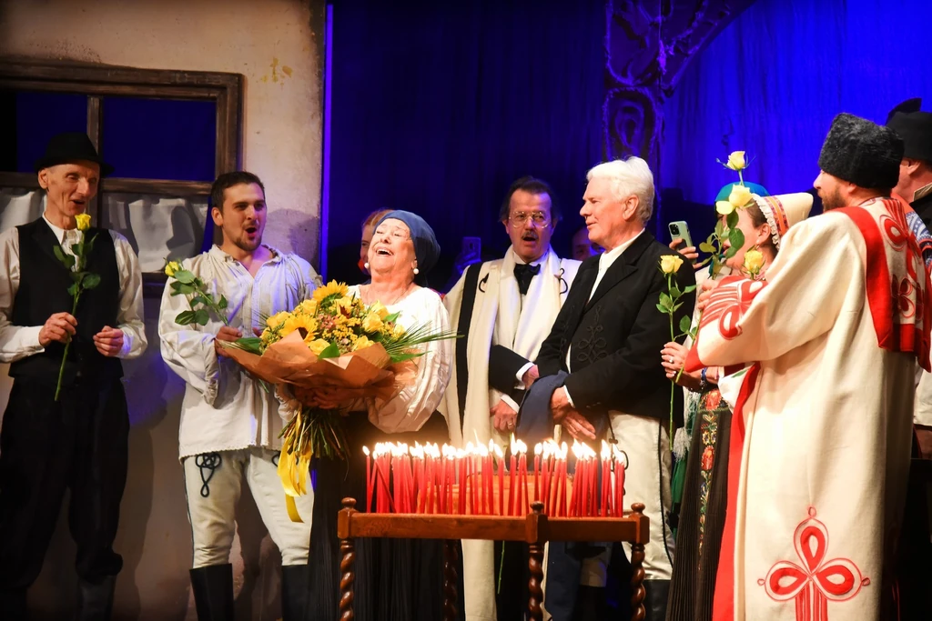 Pásztor Erzsi a Turay Ida Színház megbecsült tagja: születésnapján mindig torával, virággal köszöntik (Fotó: Olajos Piroska/fotocentral.hu)