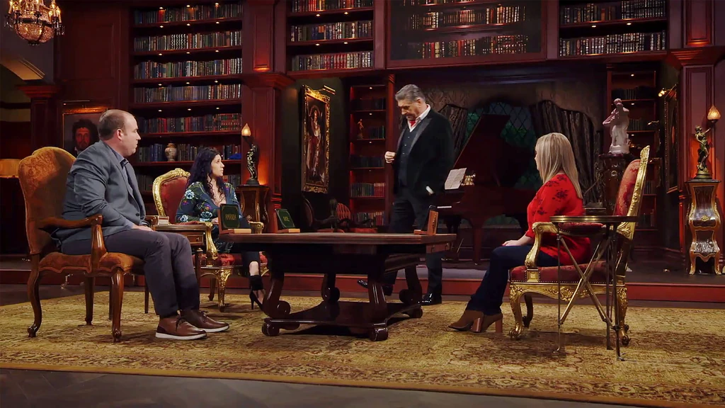 Az eredeti show, a The Hustler műsorvezetője Craig Ferguson volt