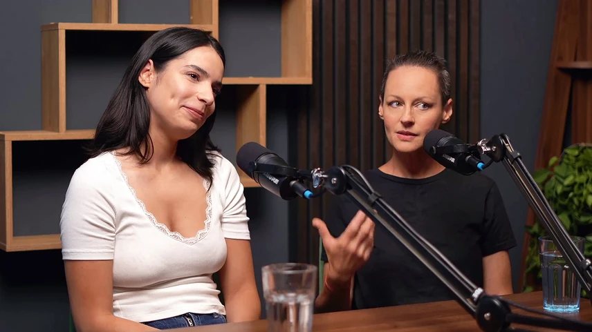 Gombó Viola Lotti és Vad Kati voltak a Háttér Story podcast vendégei