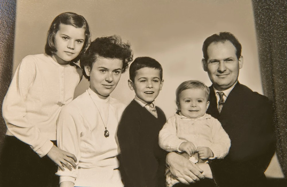 Tamás (középen) Gyulán nevelkedett (Fotó: Archív)