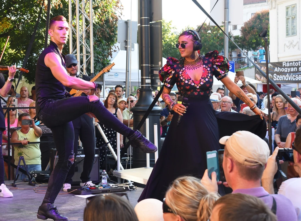 A friss szerelmesek, Tóth Gabi és Papp Máté Bence augusztus 20-án együtt léptek fel (Fotó: Story/fotocentral.hu)