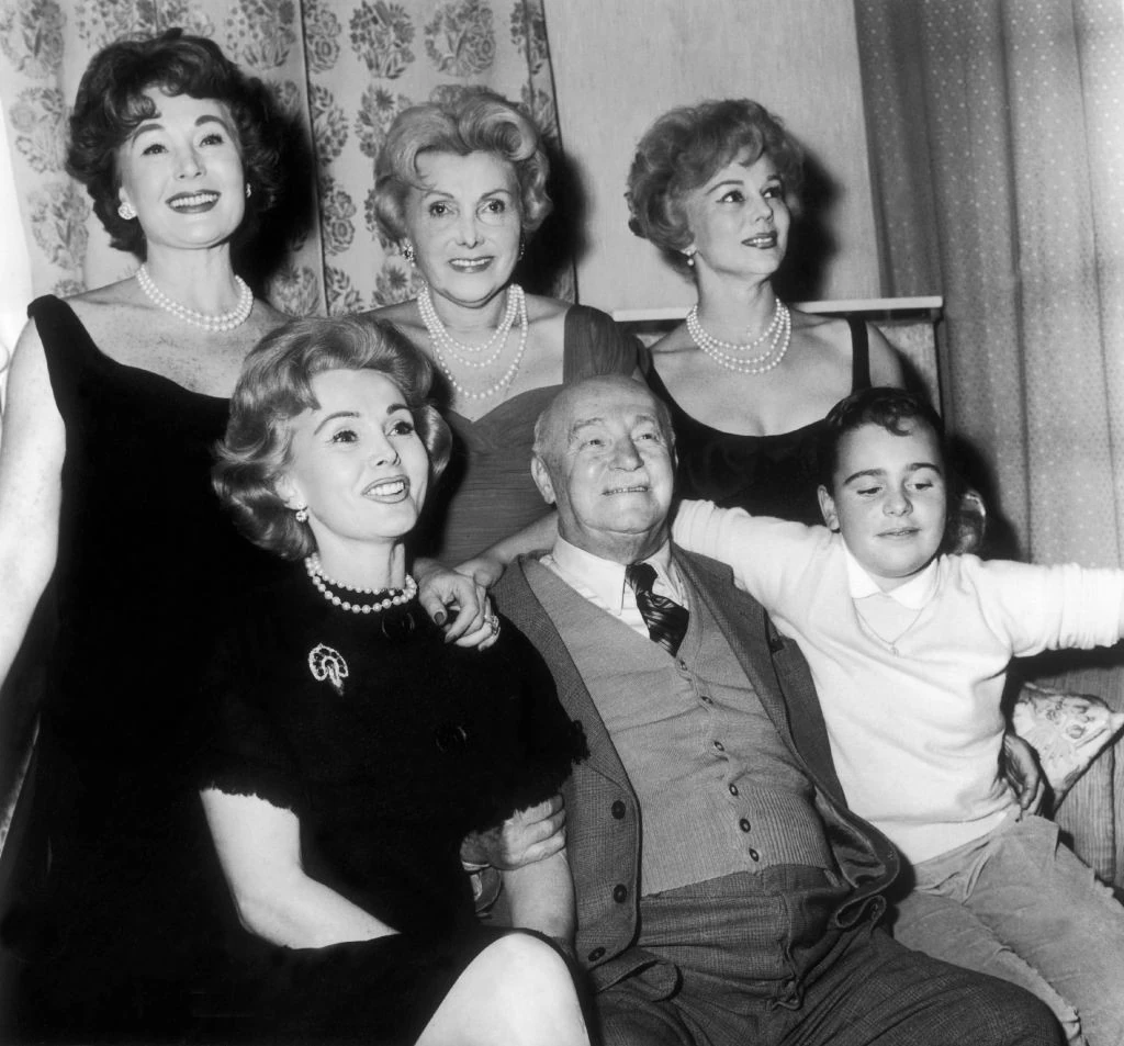 A Gábor családban minden lány a szerelemnek élt: Zsazsa, Éva és Magda a szüleivel, Vilmossal és Francescával