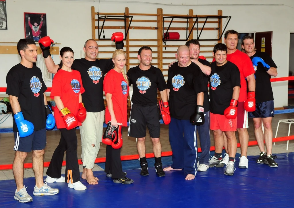 Annak idején is jó hangulatban készültek az edzőikkel a Sztárboxra a hírességek (Fotó: Schumy Csaba/fotocentral.hu)