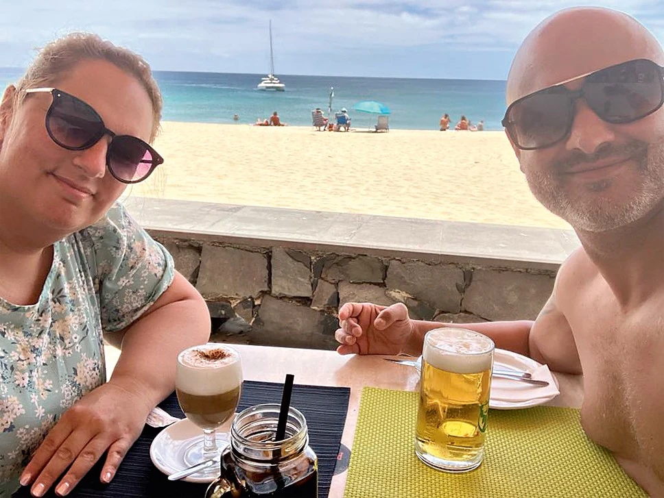 Napjaik nagy részét a strandon töltötték a férjével (Fotó: Archív)