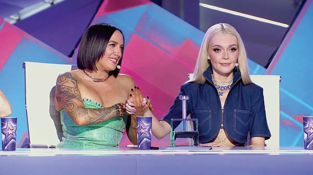 Tóth Gabi és Herceg Erika támogatják egymást