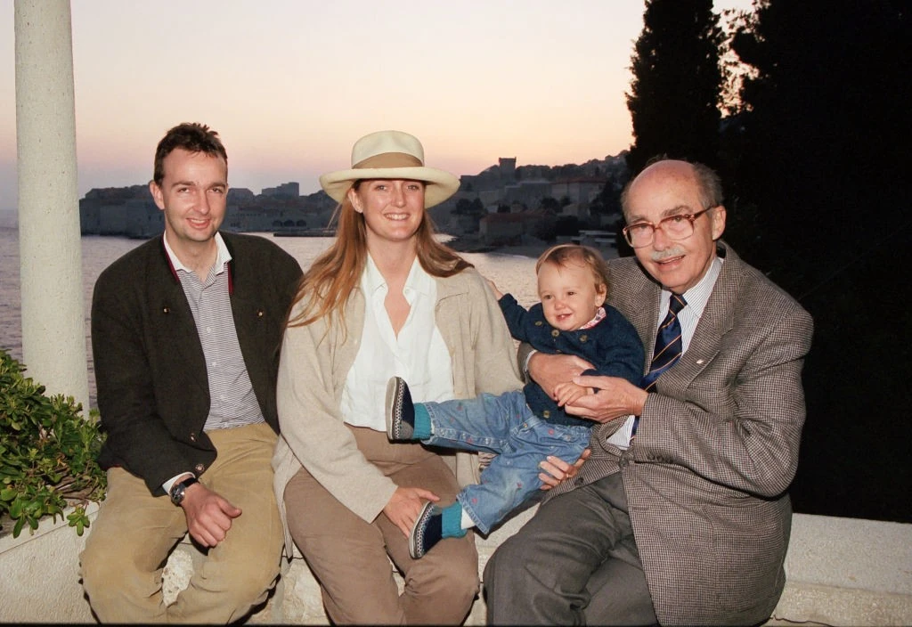 Habsburg Ottó Károlyék kislányával, Eleonórával Dubrovnikban (Fotó: Getty Images)