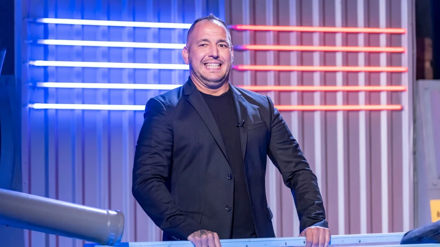 Curtis életéről dokumentumfilm készül, amit elvileg 2026 harmadik negyedévében mutatnának be