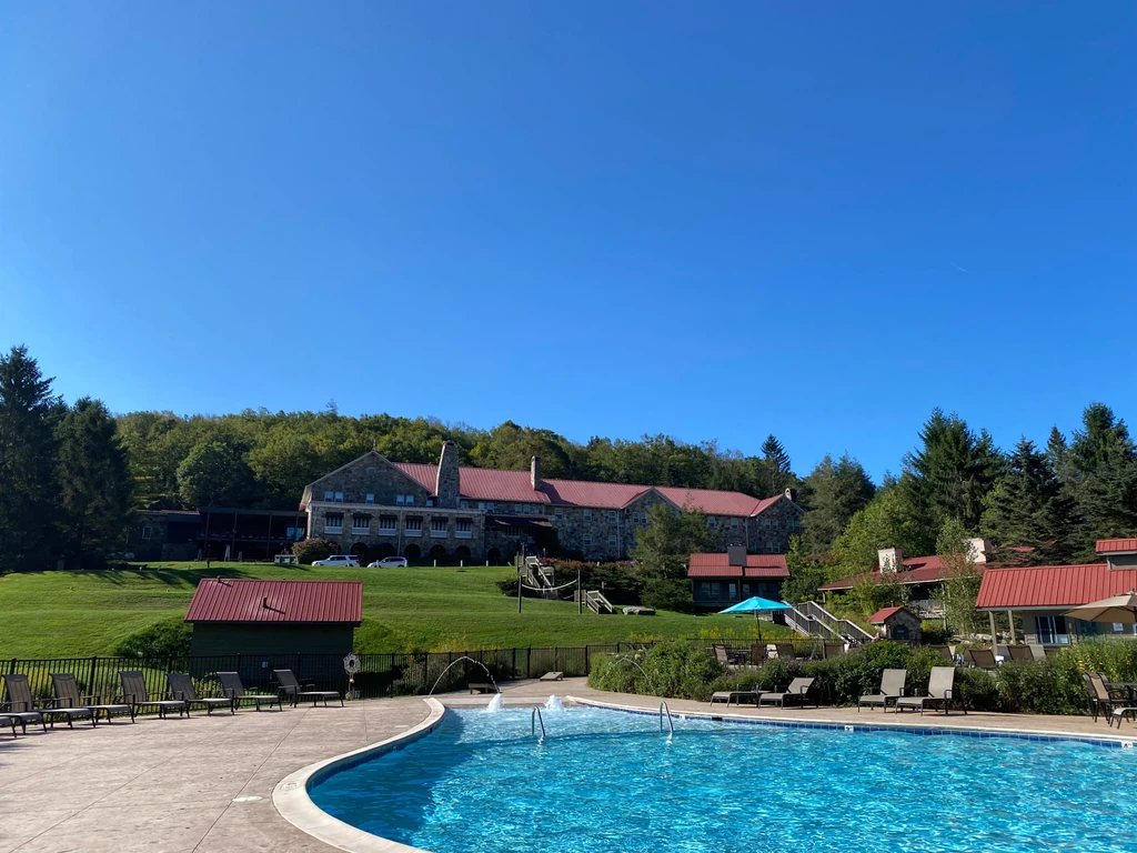 Természetesen itt is adott minden mai luxuskellék, csak nem a főépület közelében (Fotó: Archív)