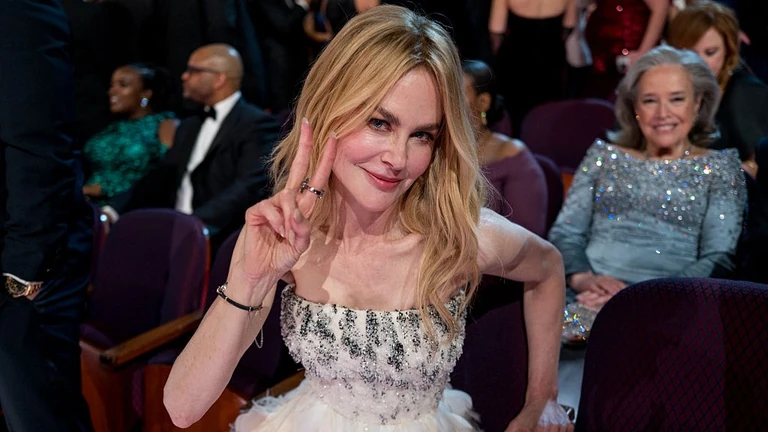 Ő Nicole Kidman új párja: az erkélyen kapták lencsevégre a szerelmesek romantikus búcsúját