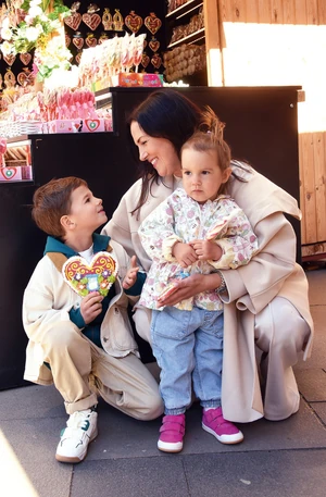 Gyulai Viki és gyermekei: Samu és Mici