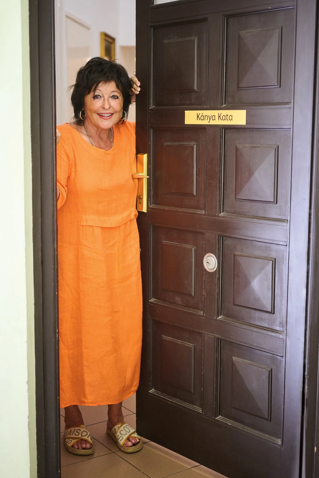 Kánya Kata társkeresője igazi oldschool iroda