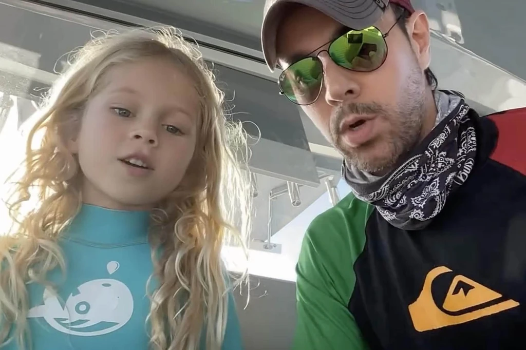 Enrique Iglesias és a kisebbik lánya (Fotó: Profimedia)