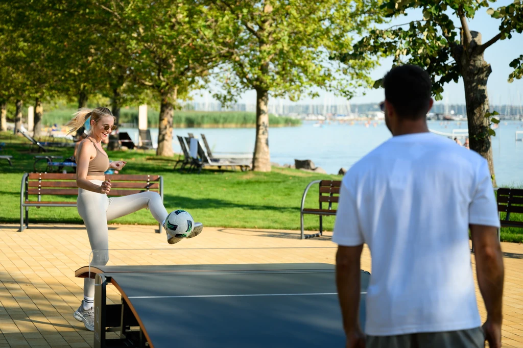 Bowling, pingpong, teqball, kültéri sportpályák, óriás sakk, rex, darts, csocsó és TouchGame Table várja a vendégeket