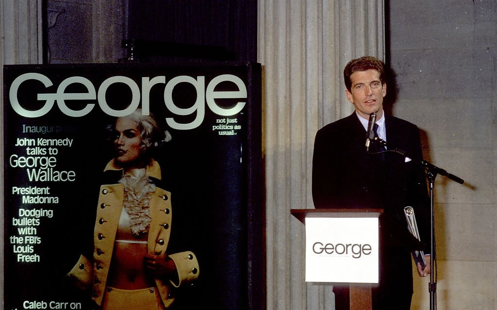 Kennedy a George magazint bemutató sajtótájékoztatón