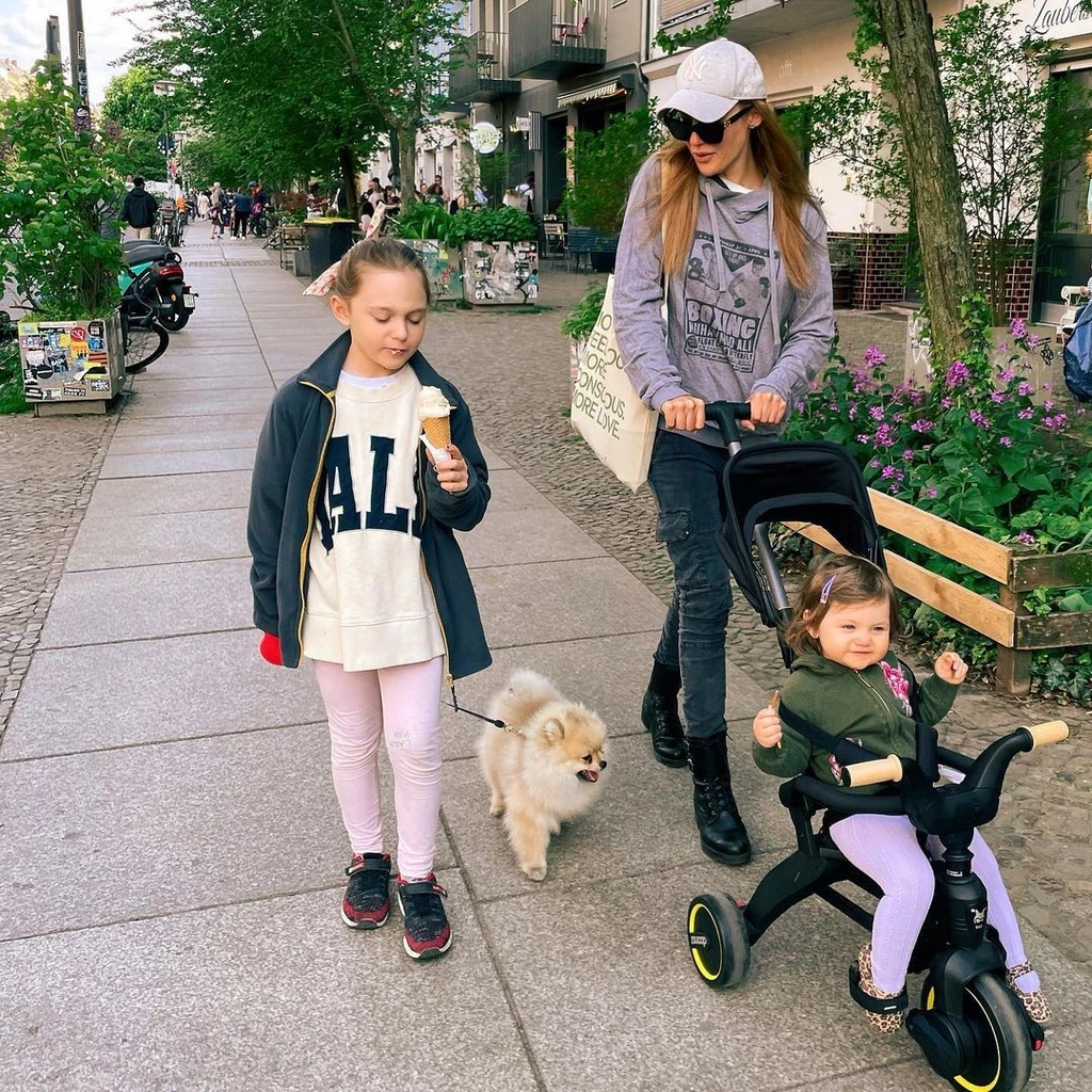 Meryem a két kislányával, Larával és Lilyvel (Fotó: Archív)