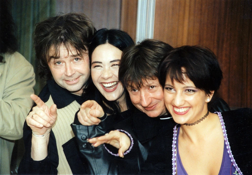 Szikora Robi mellett mosolyog Charlotte (Fotó: Steindl Gabriella/fotocentral.hu)