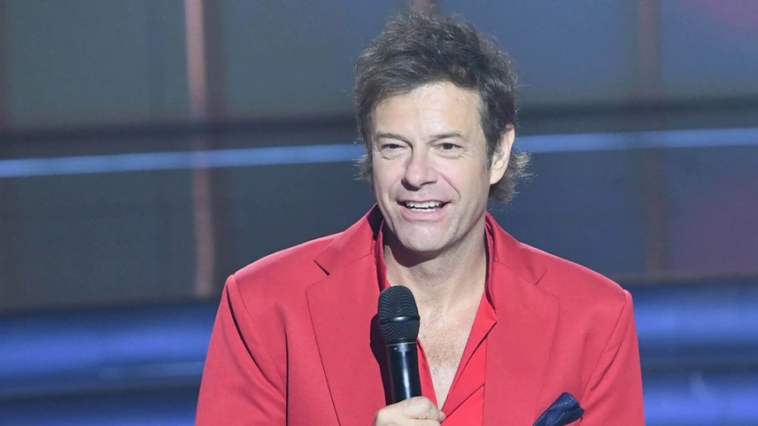 Tillának jelenleg nincs tévés elfoglaltsága, ráér gondozni a két kedvencét