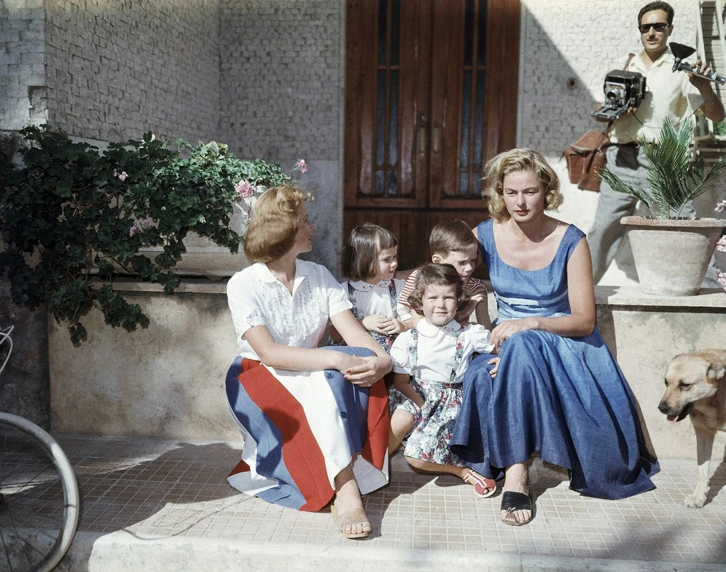 A gyerekeivel. Egyik ikerlánya, Isabella Rossellini szintén híres színésznő (Fotó: Profimedia)