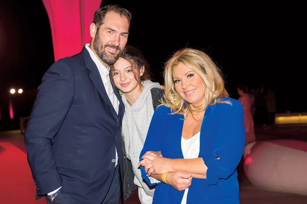 A házaspár, Claudia és Ádám a show sztárjával (Fotó: Schumy Csaba)