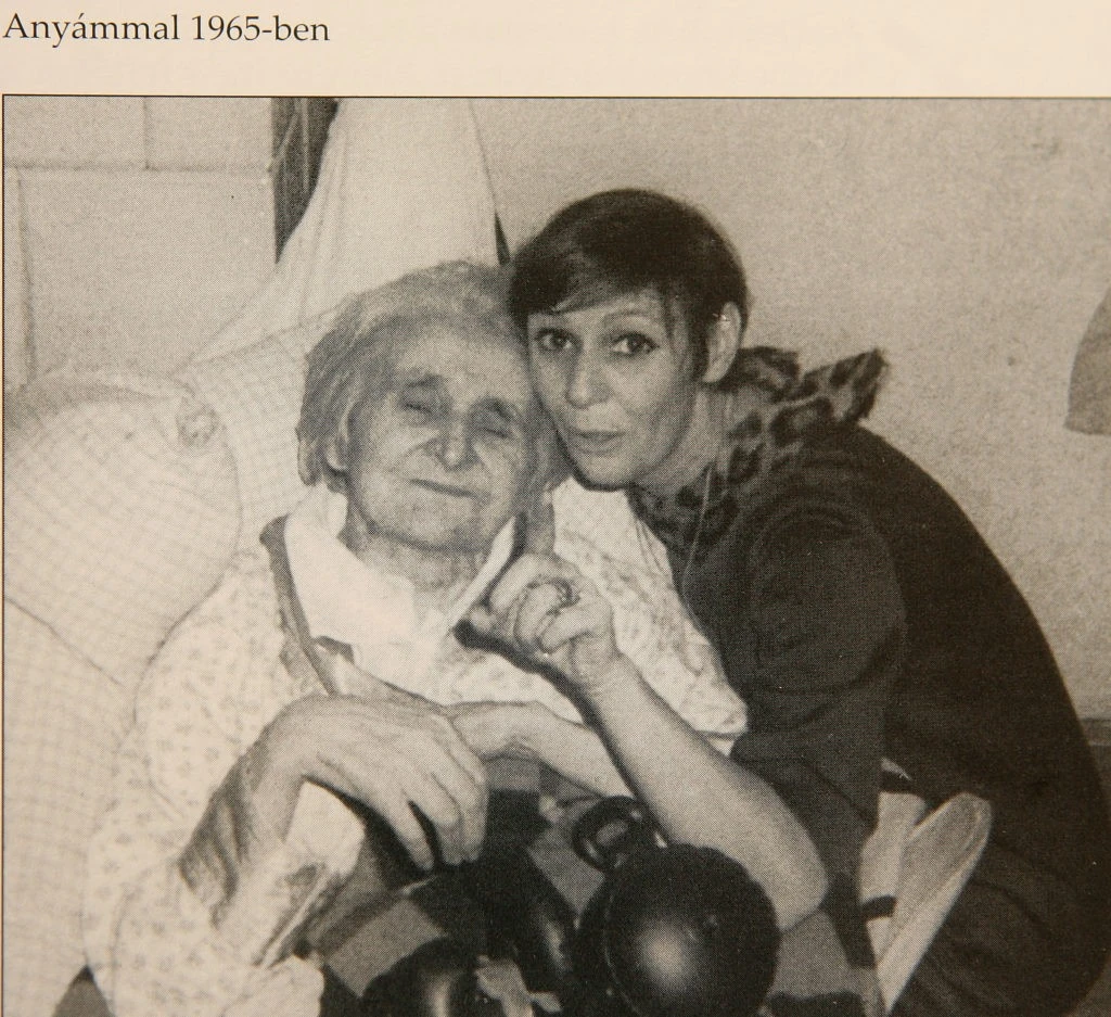 Imádott édesanyjával 1965-ben