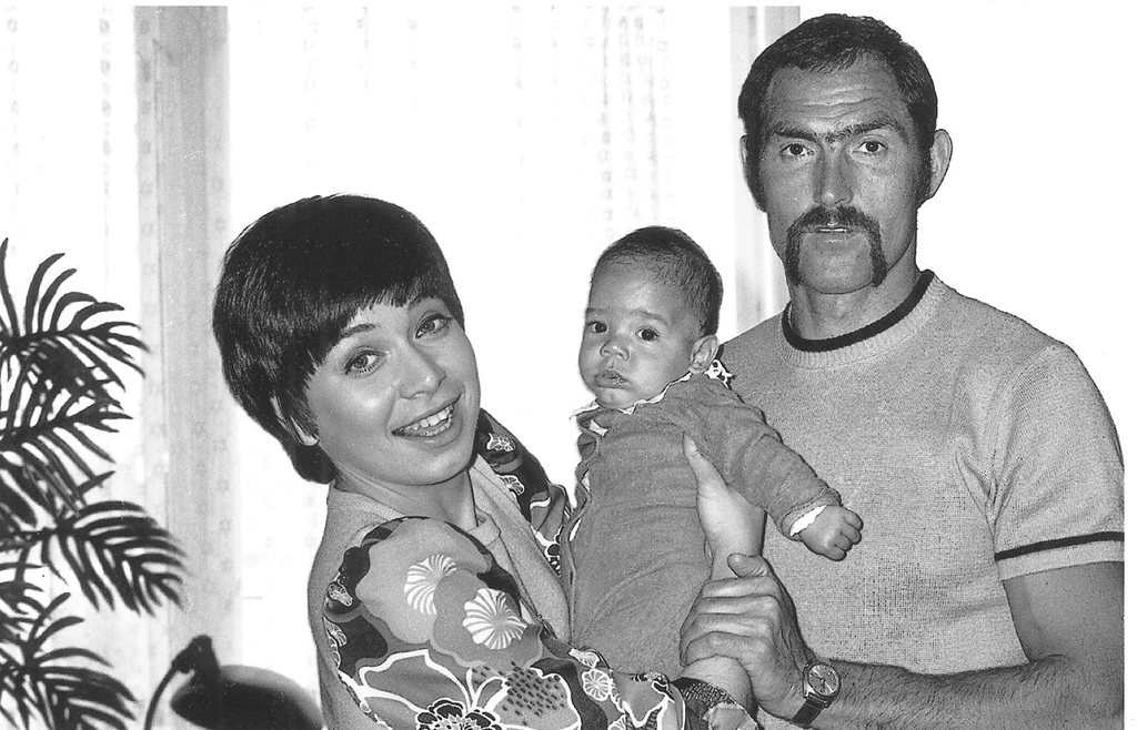 Első férjével, Hesz Mihály olimpiai bajnok kajakozóval és közös fiukkal, Mátéval (Fotó: Story-Best Magán/fotocentral.hu)