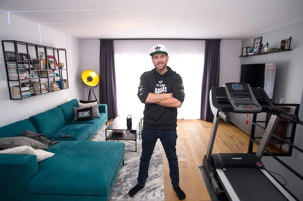 Tomi nagyon vigyáz „élete legjobb lakására” (Fotó: Fülöp Dániel/fotocenttal.hu)