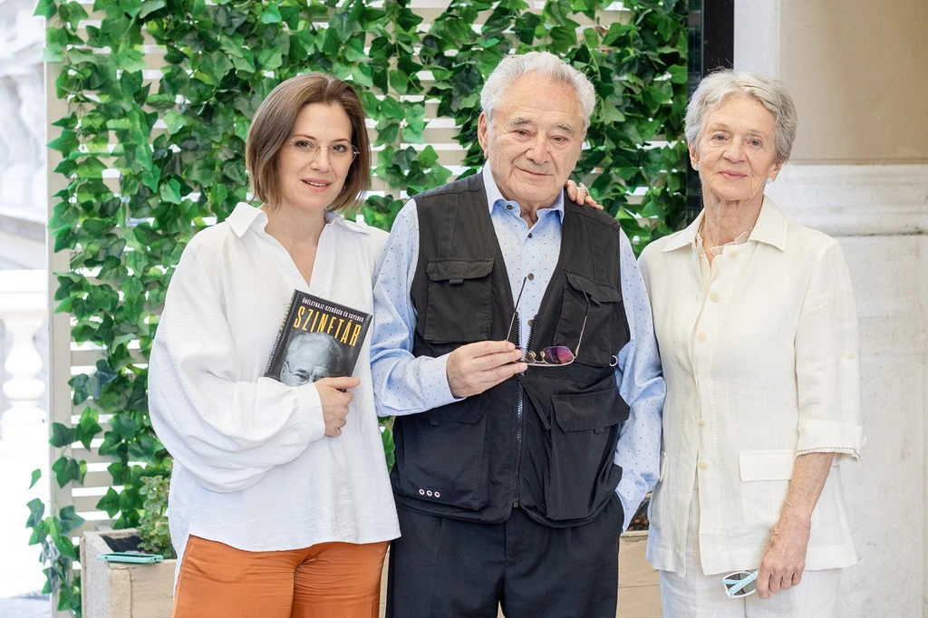 Új könyve bemutatóján lányával és feleségével, Hámori Ildikóval (Fotó: Birton Szabolcs/fotocentral.hu)