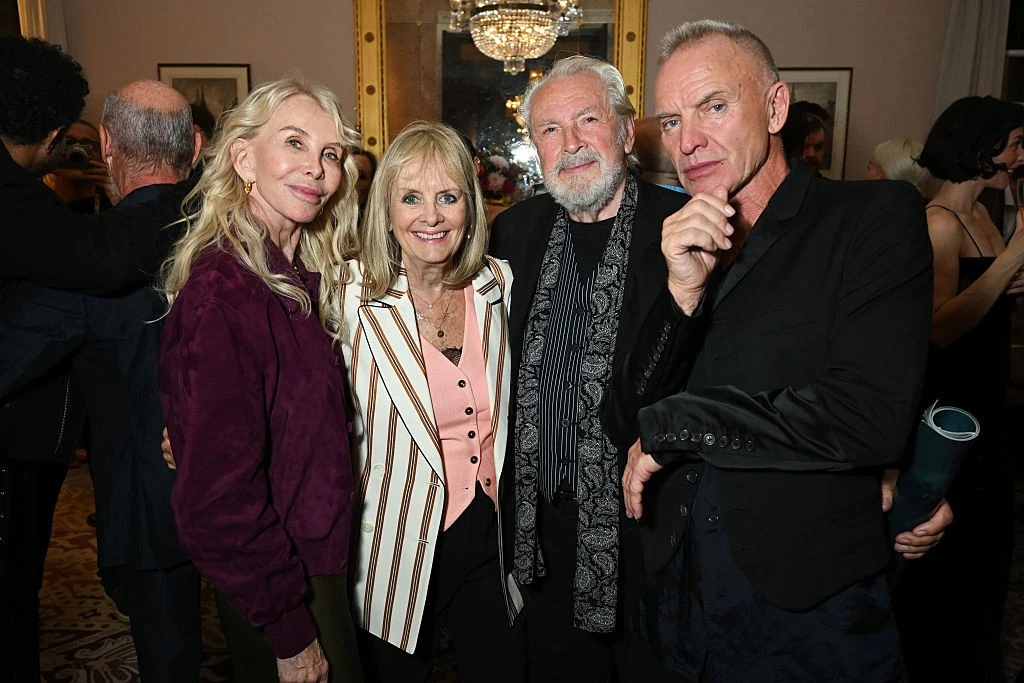 Twiggy a napokban a férjével, Leigh Lawsonnal, Stinggel és feleségével, Trudie Stylerrel