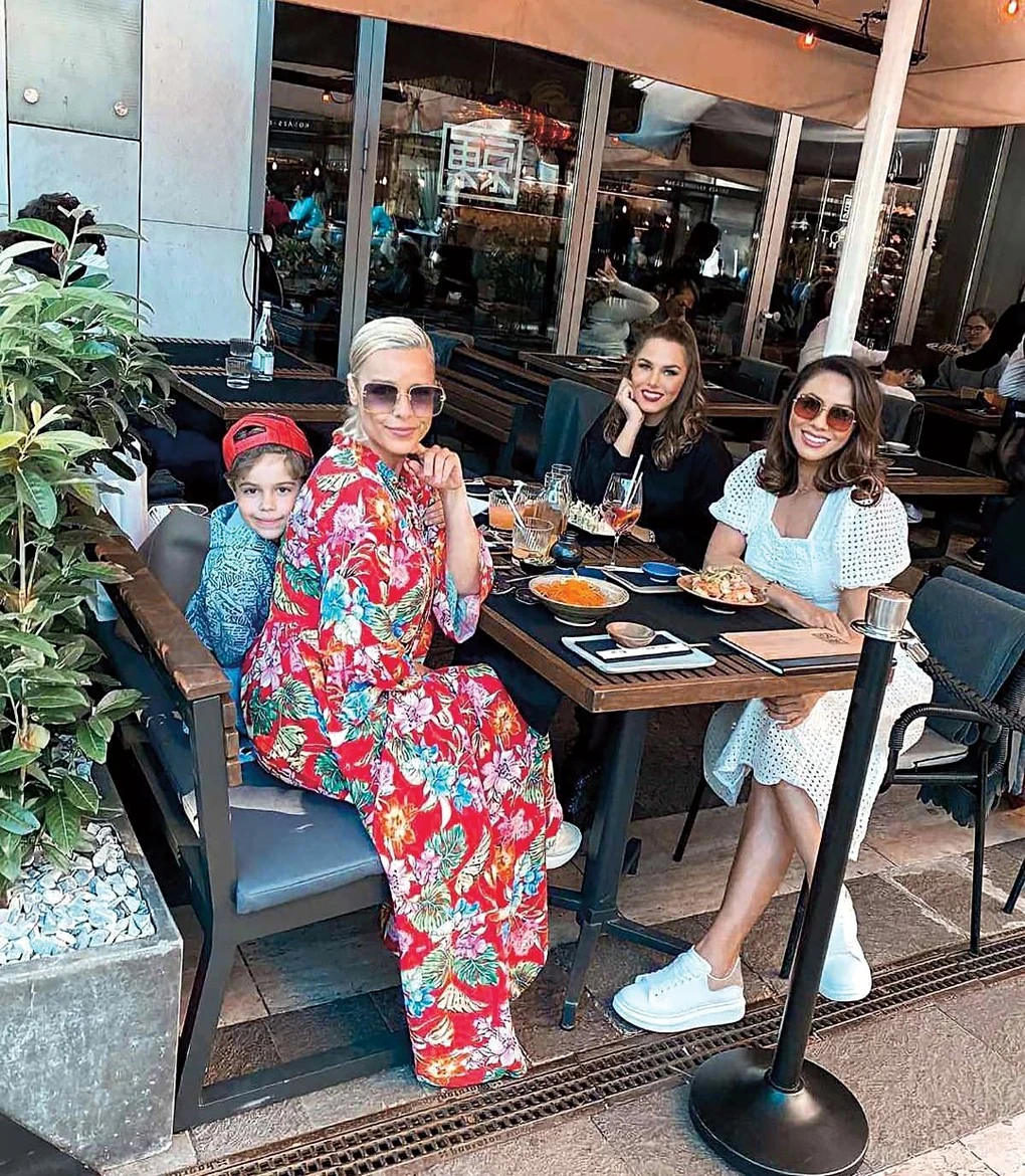 Ha a barátnőivel beül valahova, mellőzik az édességet (Fotó: Archív)