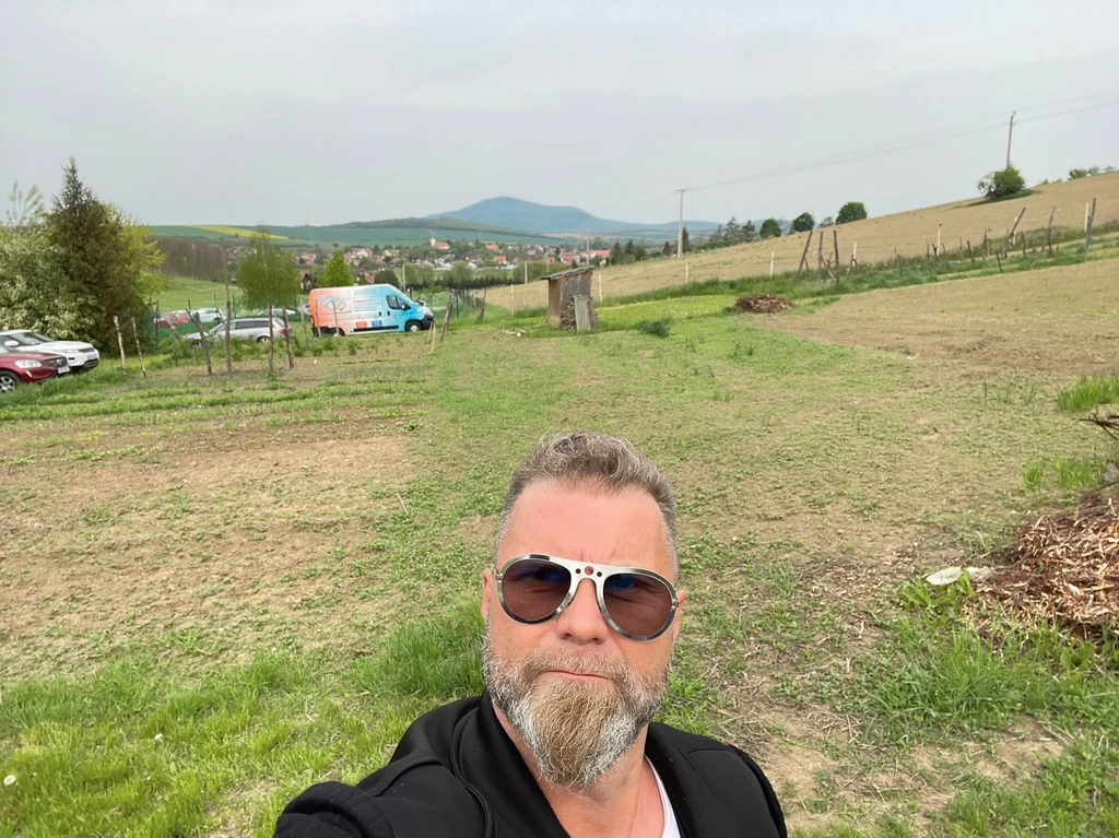 Zoli a fővárostól ötven kilométerre, gyönyörű környezetben építkezik (Fotó: Archív)