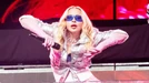 Kit érdekel, hogy most lesz 68! Madonna csipkeminiben vonult a párizsi divathéten