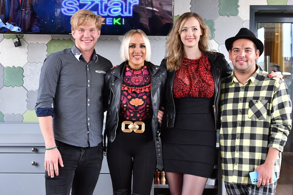 Tóth Gabi és versenyzői: Szaszák Zsolt, Urbán Edina és jobb szélen Balogh Krisztofer