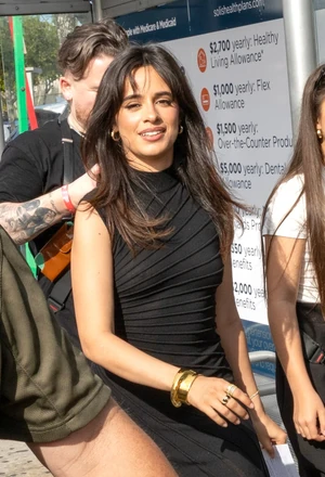 Camila Cabello neve szintén felbukkant a Raya felhasználói között. Az énekesnő több szakítás után próbált nyitni az online ismerkedés felé, hogy a saját közegén kívül is esélye legyen új emberekkel találkozni.