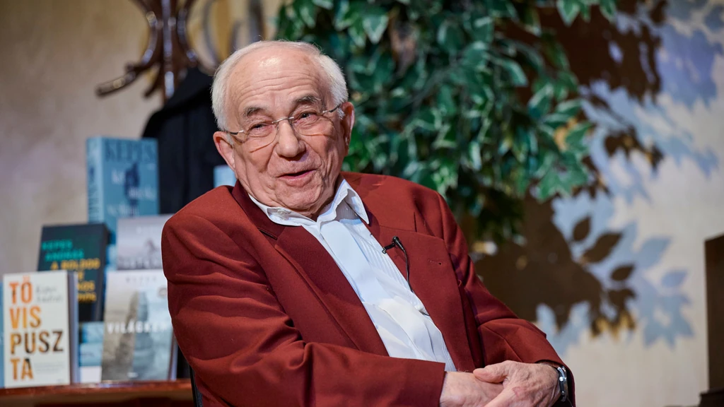 "Olyan mértékben irtóznak tőlem a köztévénél, hogy arra ma már büszke vagyok" - mondja Vitray Tamás