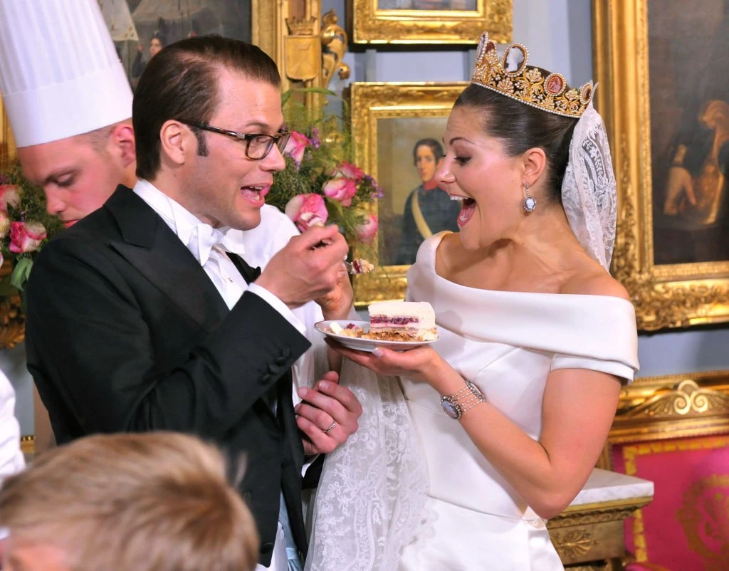 Sugárzott a bodogság az ifjú párról az esküvőn