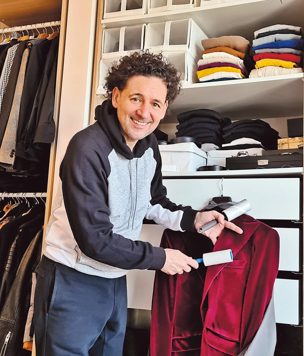 Gyakran jótékonykodik: sokszor adományoz ruhákat rászorulóknak (Fotó: Archív)