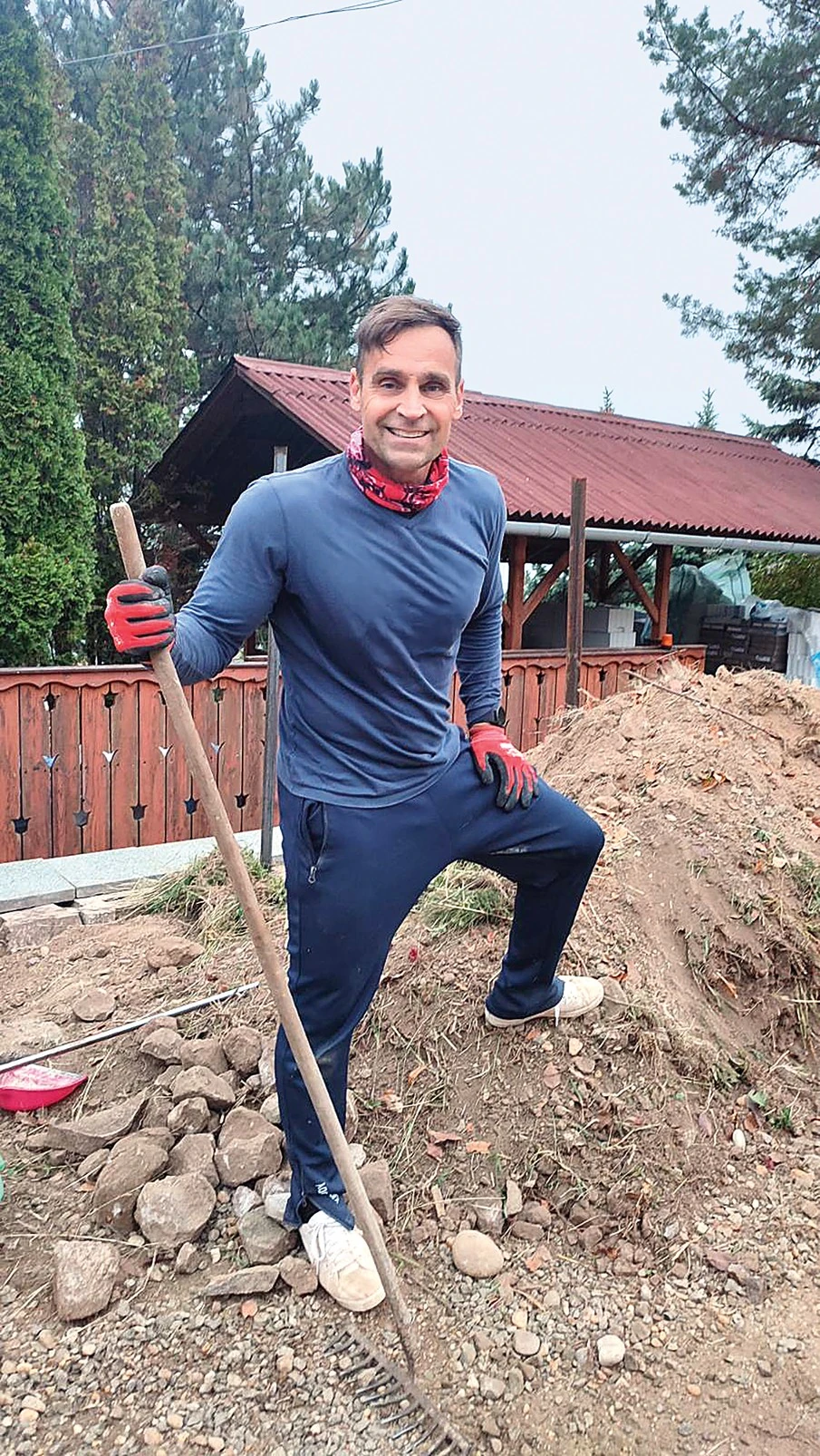 Katus Attila gazolt és földet is hordott