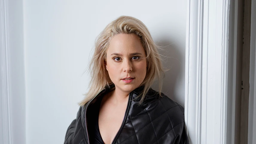 Tarján Zsófi a Honeybeast frontembere