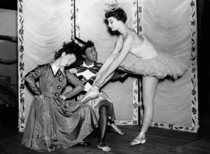 A húszéves Audrey 1949-ben egy gyerekeknek szóló karácsonyi darabban