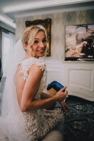 Evelin a ceremónia előtt nem sokkal még kedvenc PlayStation-játékával, az Assassin’s Creeddel játszott