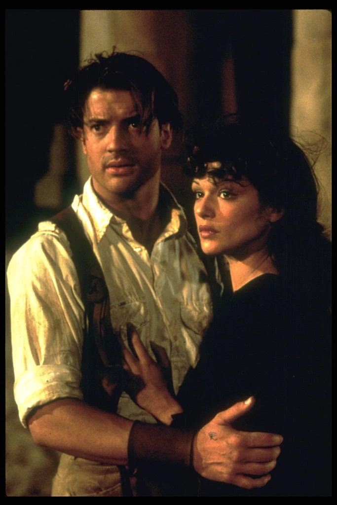 Rachel Weisz és Brendon Fraser az első közös filmben, A múmiában