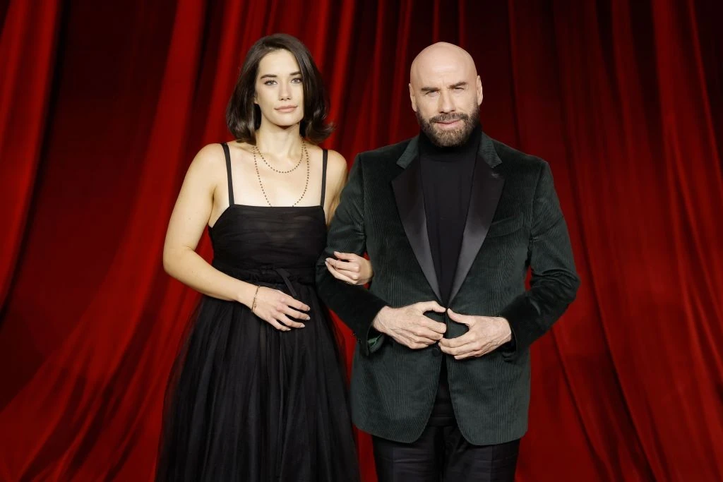 Ella Bleu Travolta és John Travolta közös vörös szőnyeges pillanatai lenyűgözték a rajongókat (Fotó: Getty Images)