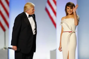 Az első táncát first ladyként ebben a kreációban ropta