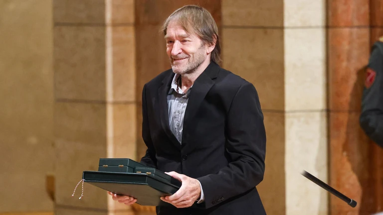Cserhalmi György: „Gazsi unokámnak jobban áll a Magyar 
Érdemrend, mint nekem”