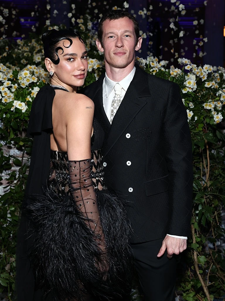 Callum Turner május végén lett a popsztár Dua Lipa férje