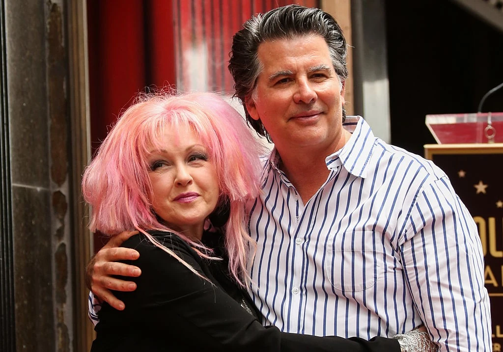 Cyndi Lauper és színész férje 35 éve boldogok együtt